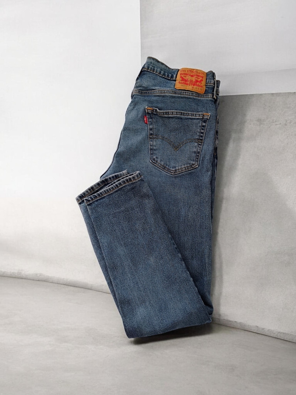 Levi's 512 Slim Tapered Straight Jeans in Medium Blue Wash - 34 x 32